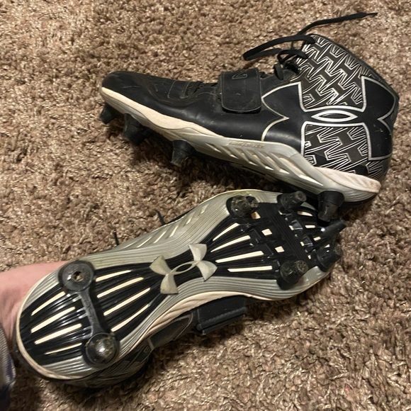 Under Armour Football Cleats - Picture 2 of 4